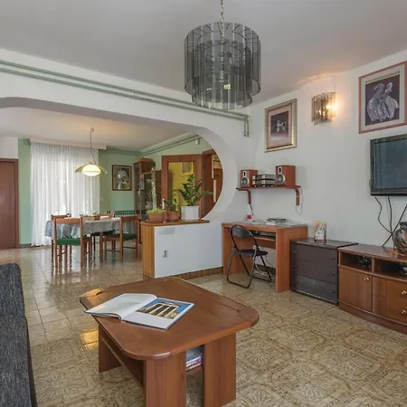 Two-bedroom In * Banjole