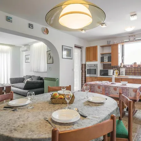 Apartman Two-bedroom In Banjole