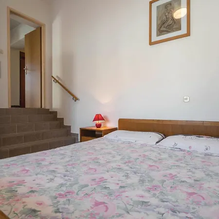 Two-bedroom In * Banjole